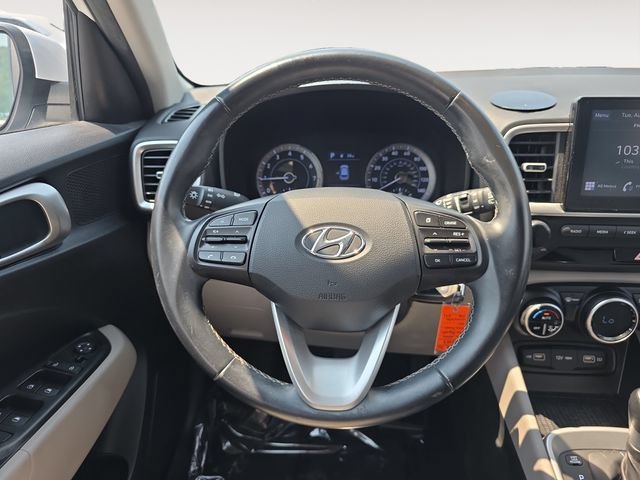 Used 2022 Hyundai Venue SEL FWD image 12