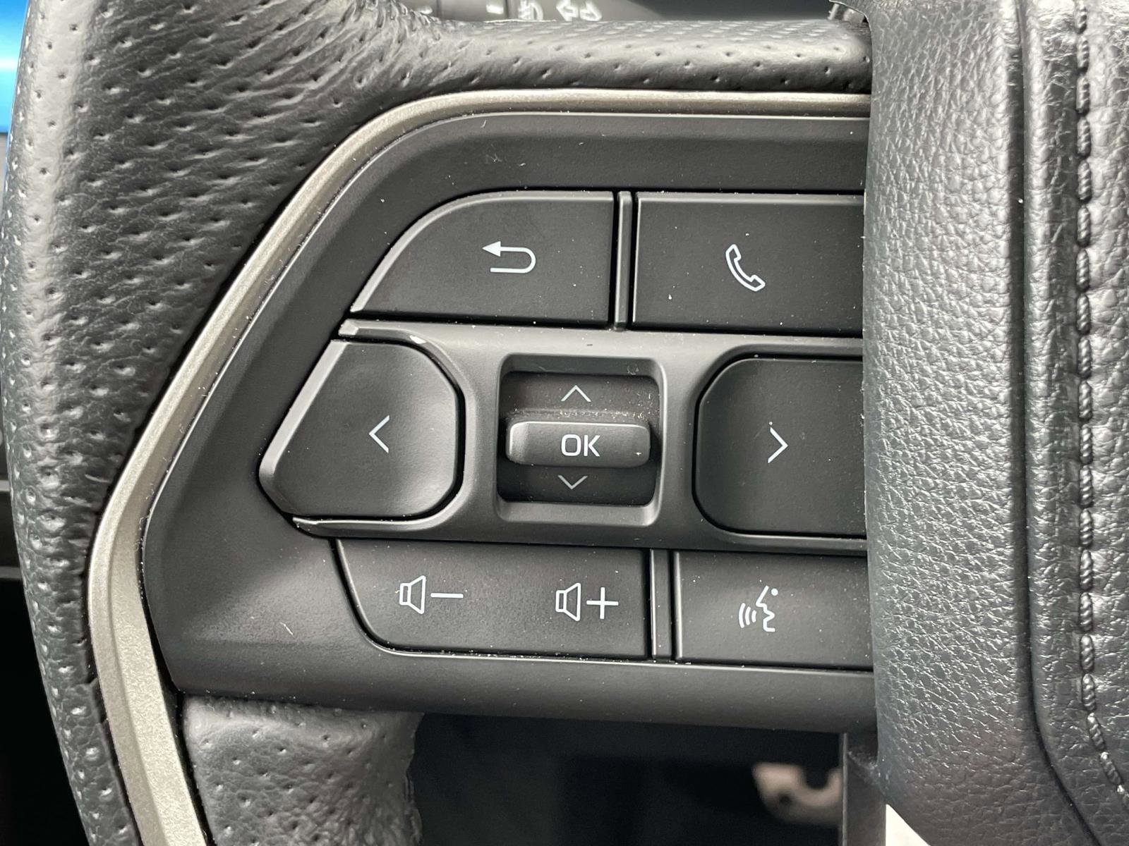Used 2024 Toyota Tacoma TRD Sport AWD/4WD image 19