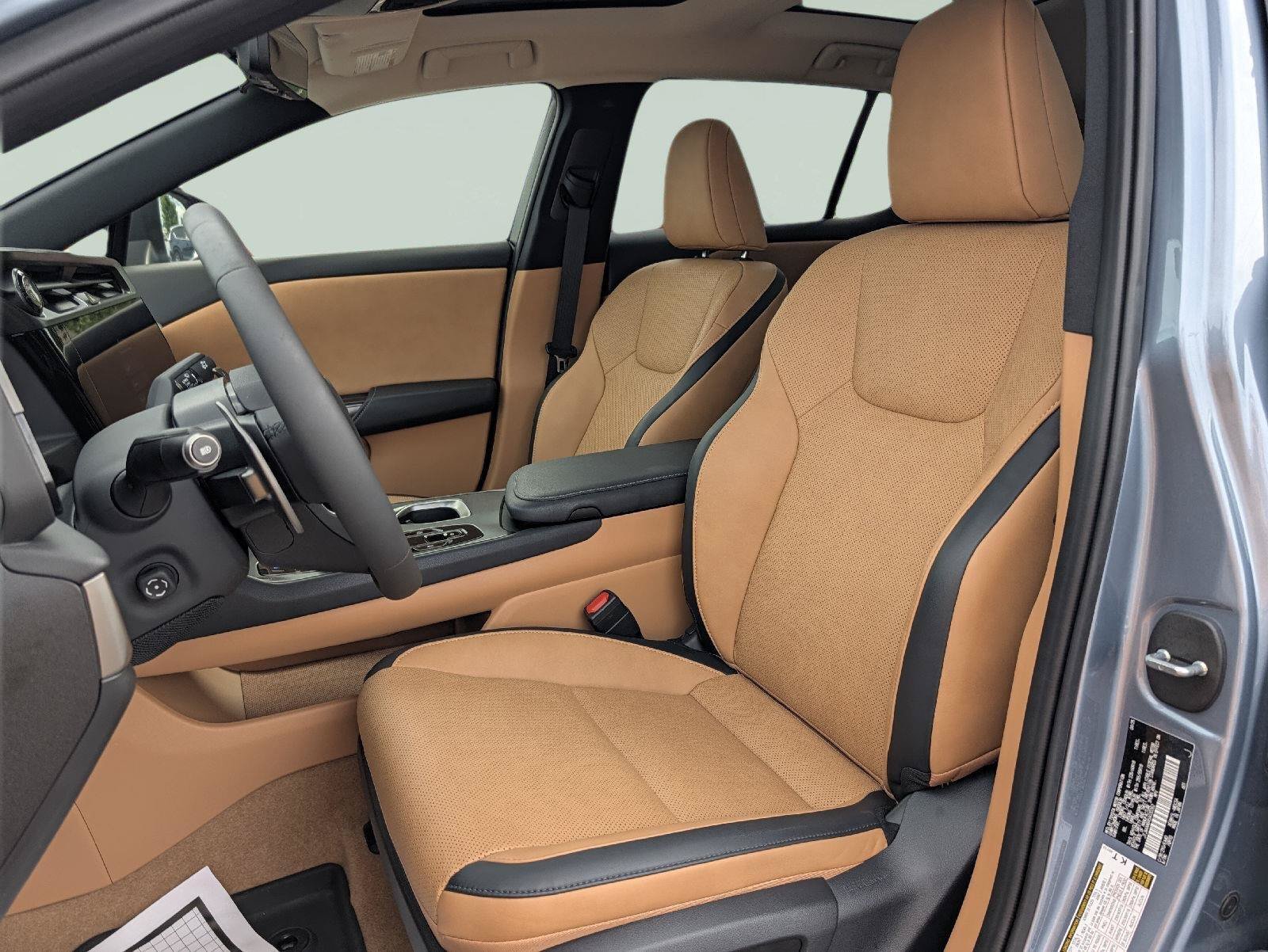 Used 2025 Lexus RZ 450e w/ Technology Package AWD/4WD image 10