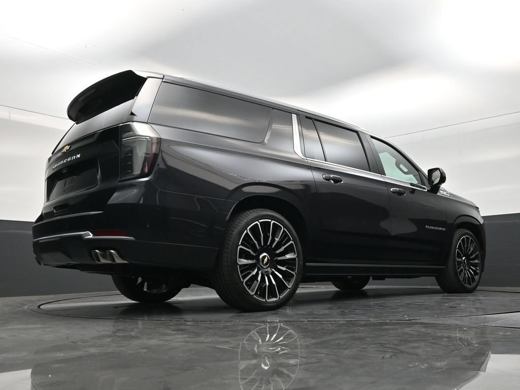 Certified 2026 Chevrolet Suburban High Country AWD/4WD image 24