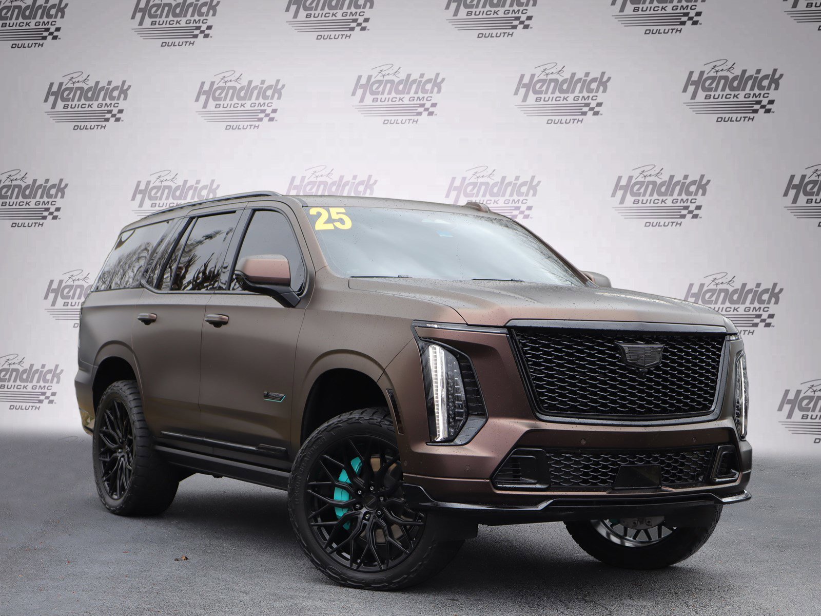 Used 2025 Cadillac Escalade V w/ LPO, ONYX Package image 2