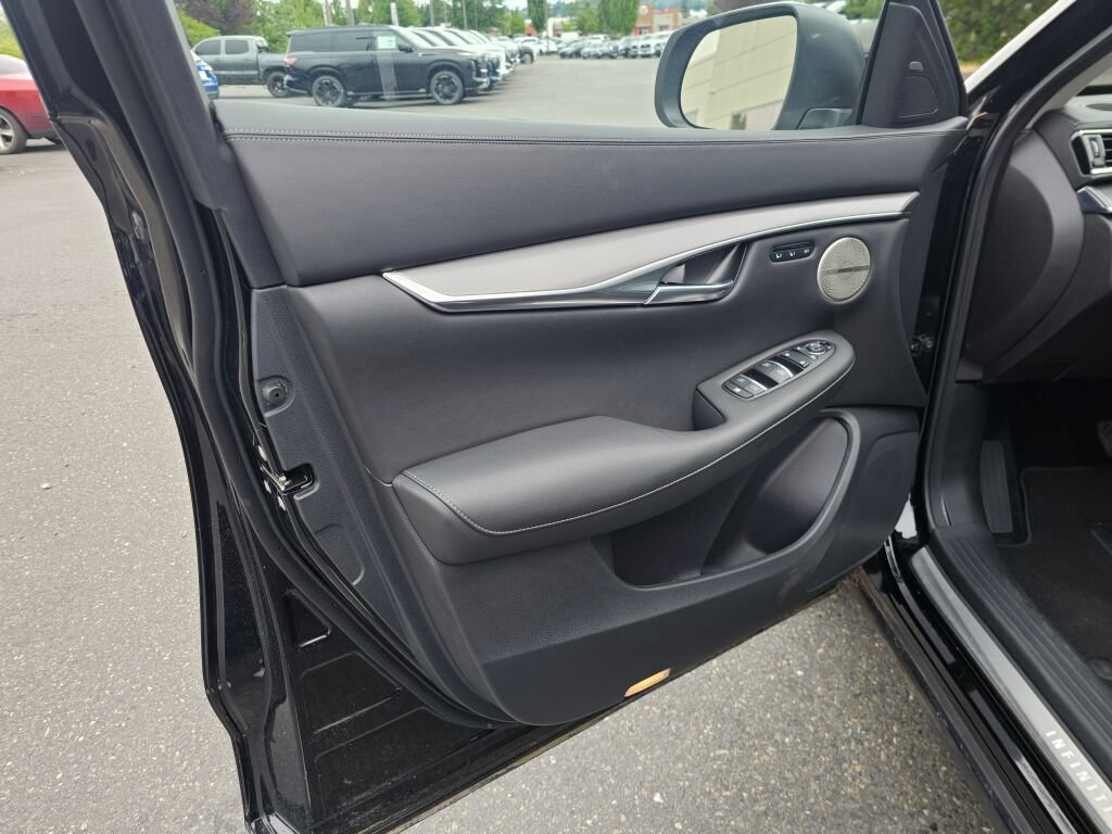 Used 2024 INFINITI QX50 Luxe AWD/4WD image 23