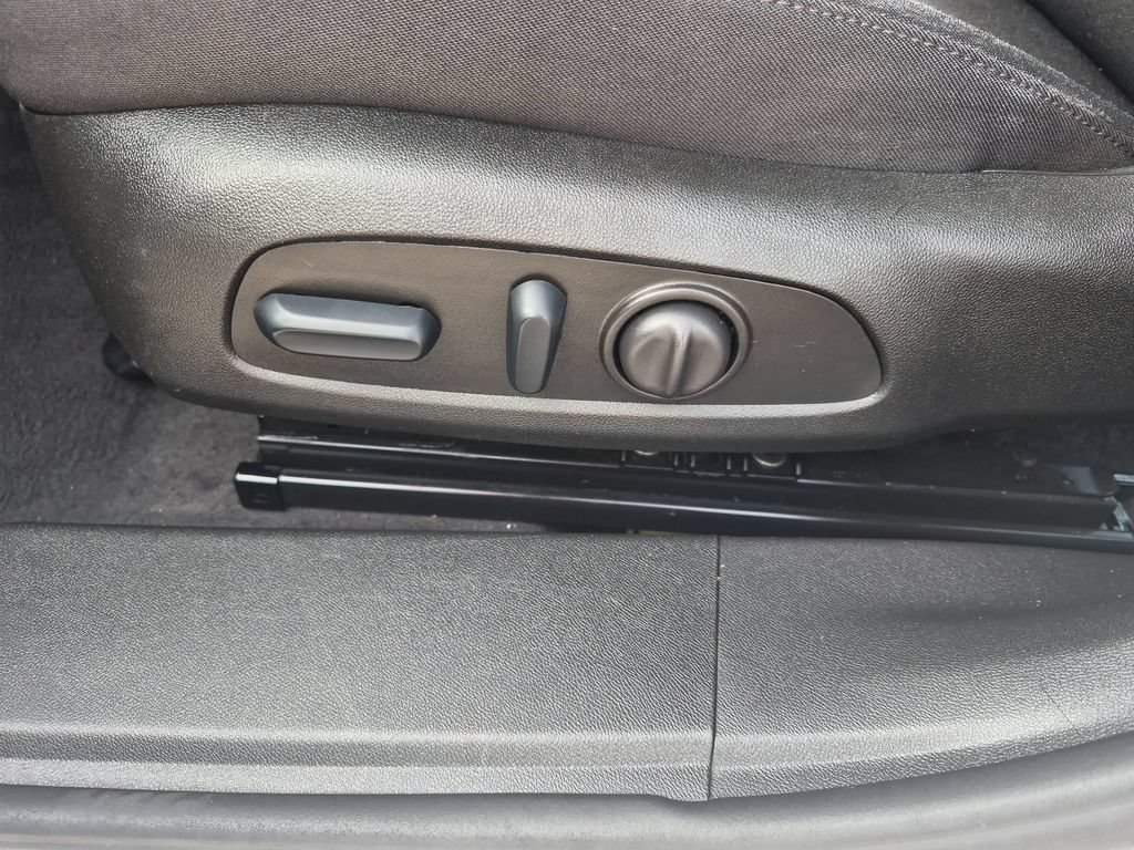 Used 2025 Chevrolet Malibu LT FWD image 12