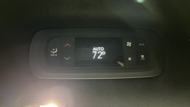 Used 2024 Chrysler Pacifica Premium FWD image 37