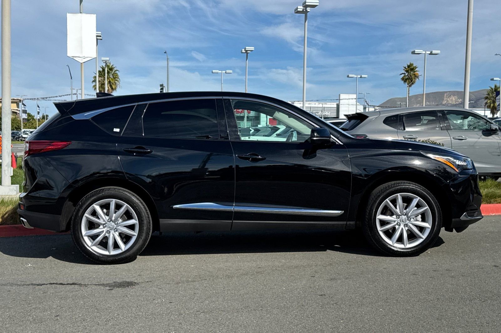 Used 2024 Acura RDX SH-AWD image 3