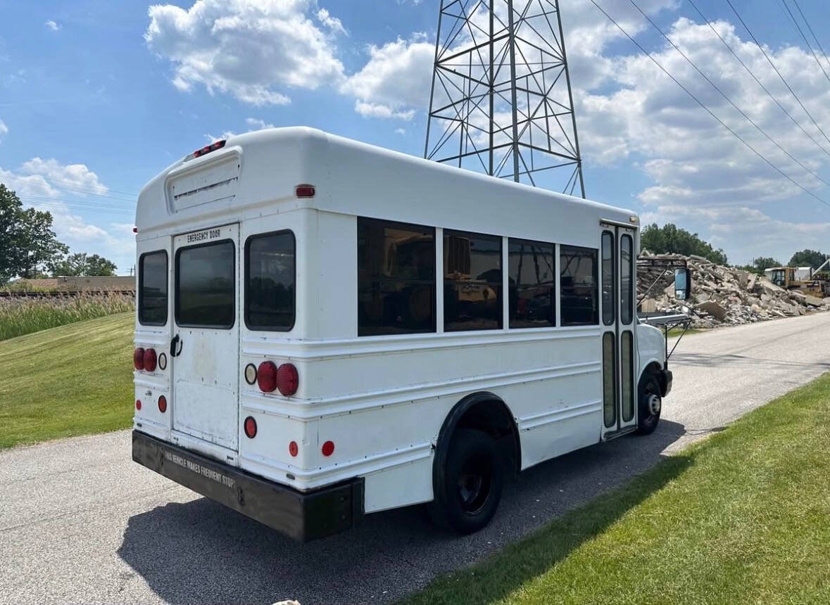 Used 2009 Chevrolet Express 3500 RWD image 9
