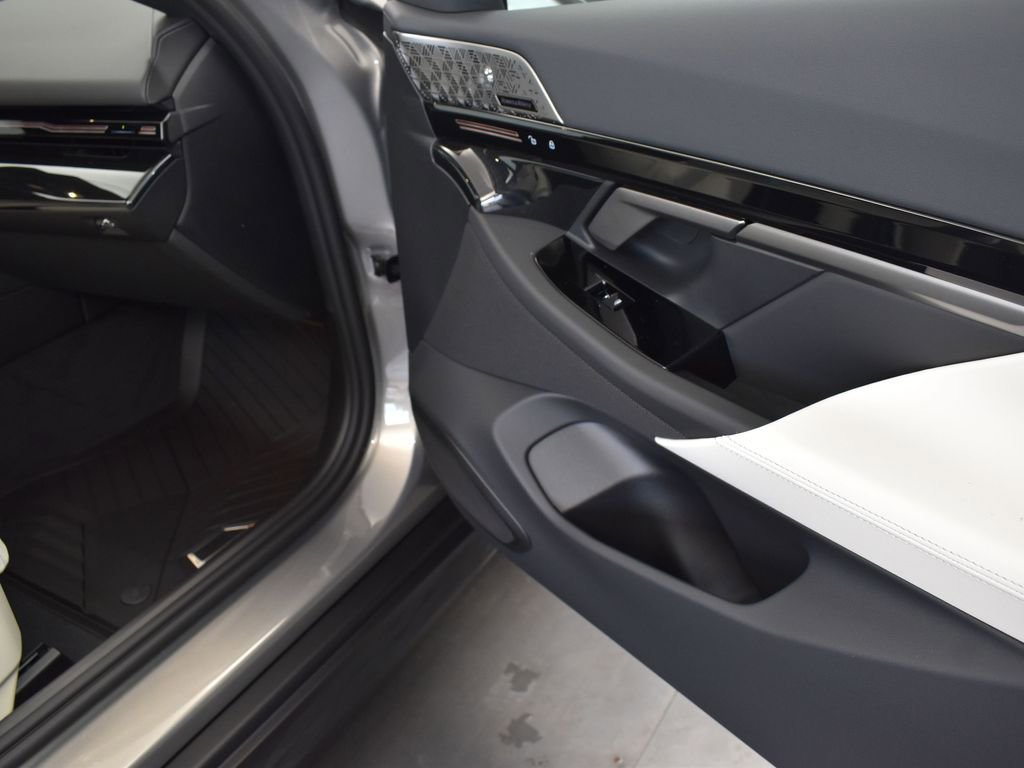 New 2026 BMW 530i xDrive w/ Premium Package AWD/4WD image 23