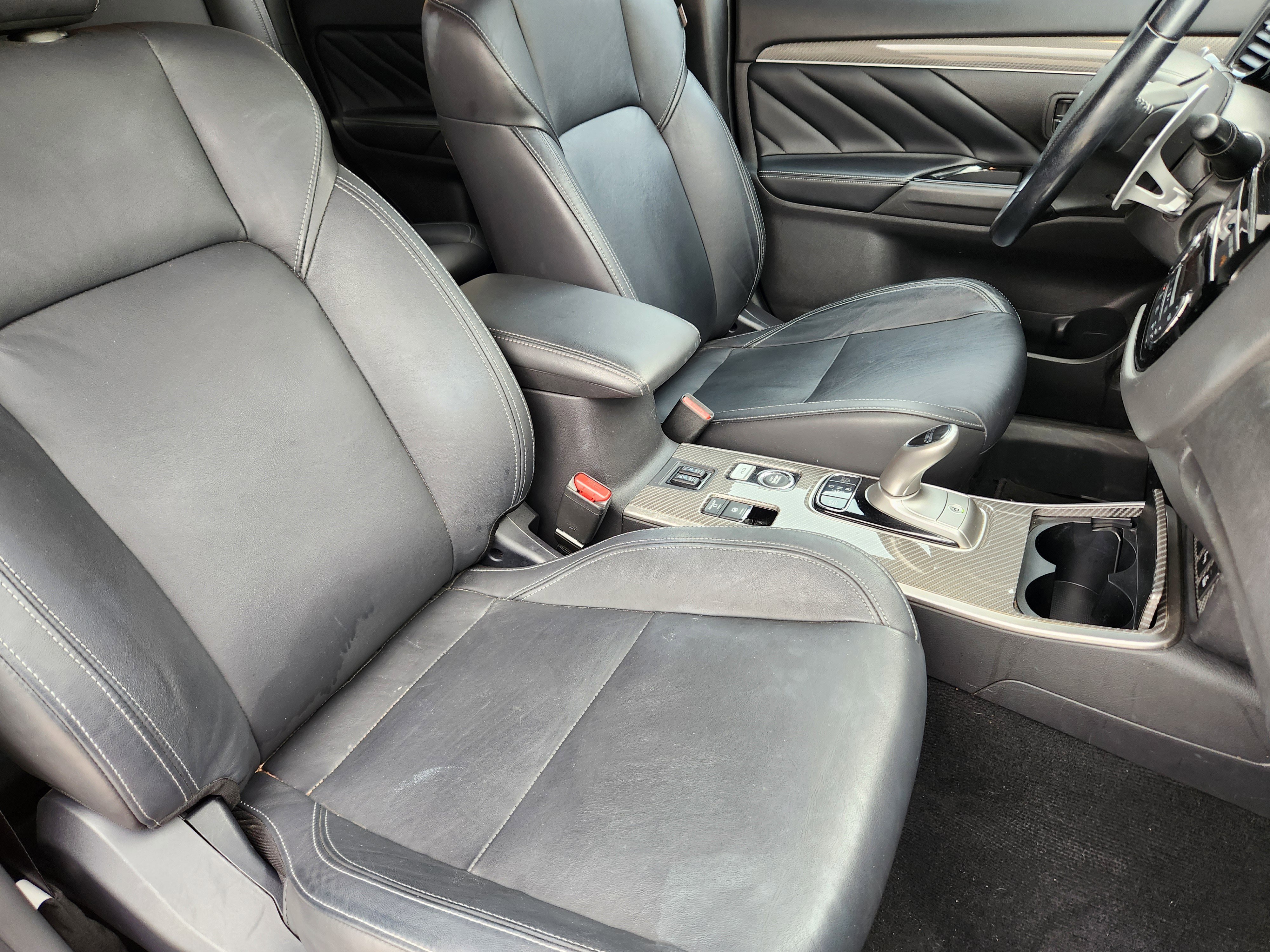 Used 2019 Mitsubishi Outlander 4WD Plug-In Hybrid image 18