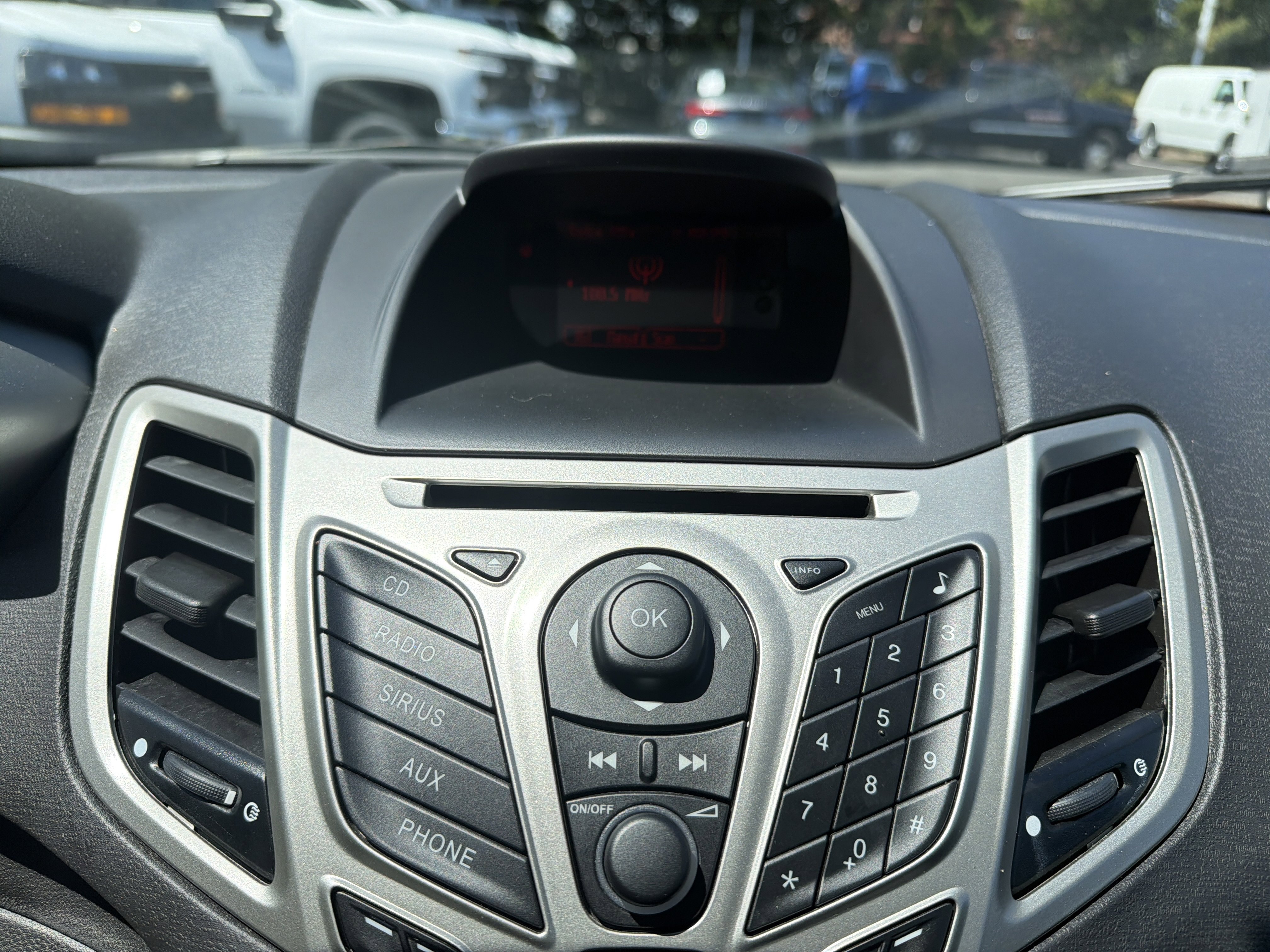 Used 2011 Ford Fiesta SES FWD image 22