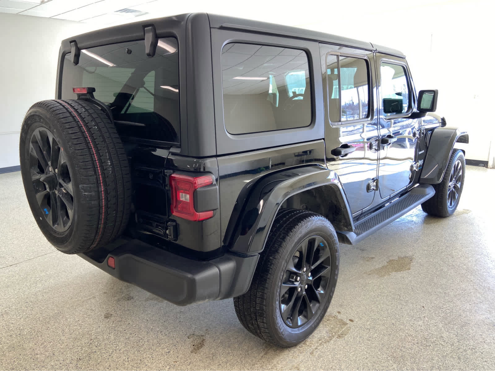 Used 2023 Jeep Wrangler Sahara w/ Cold Weather Group image 7