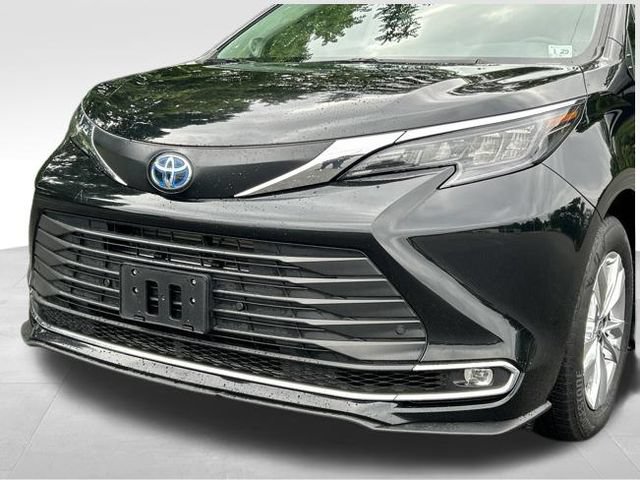Used 2024 Toyota Sienna XLE w/ XLE Plus Package AWD/4WD image 14