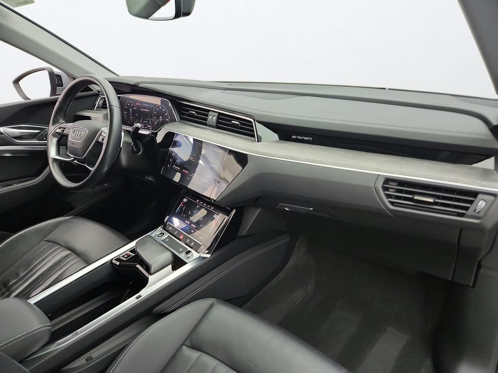Used 2022 Audi e-tron Premium AWD/4WD image 30