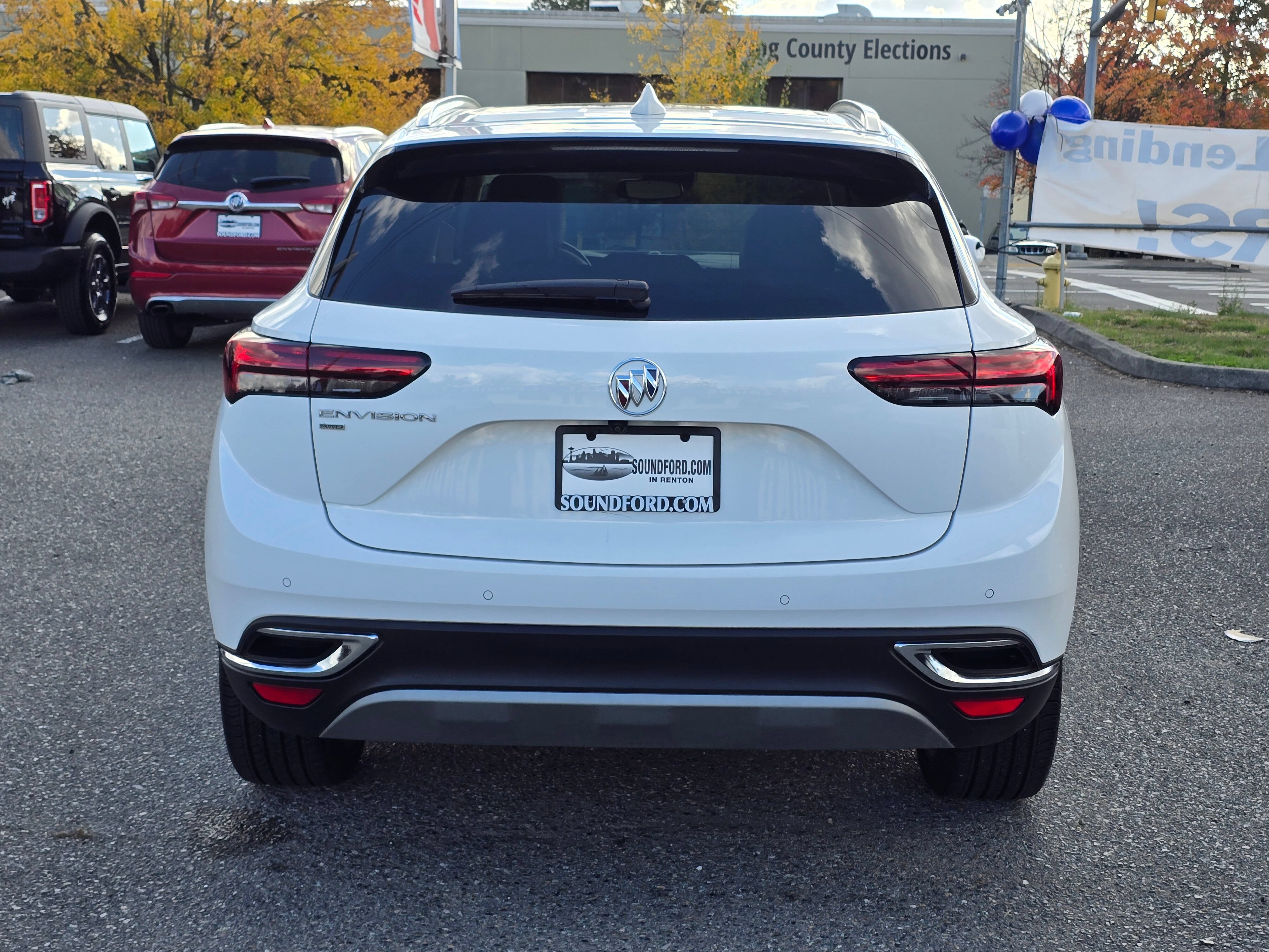 Used 2022 Buick Envision Essence w/ Technology Package I AWD/4WD image 4