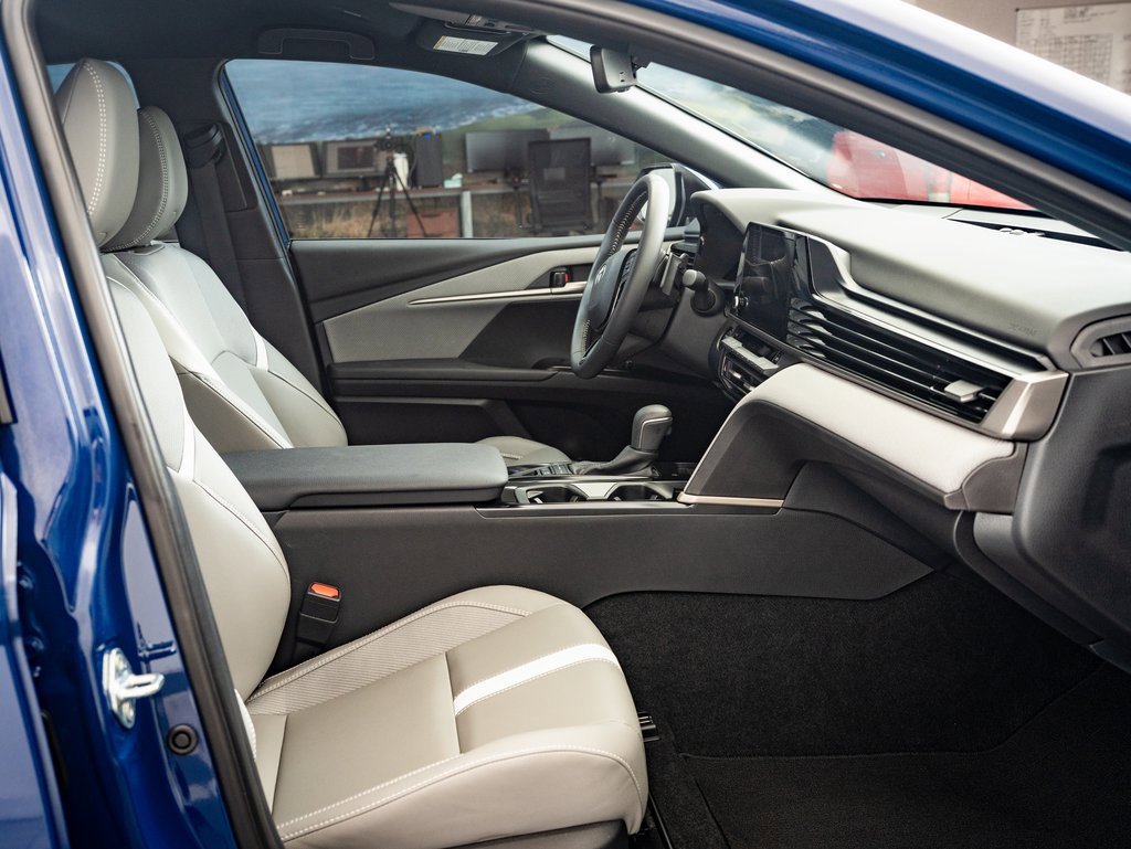 Used 2025 Toyota Camry SE image 19