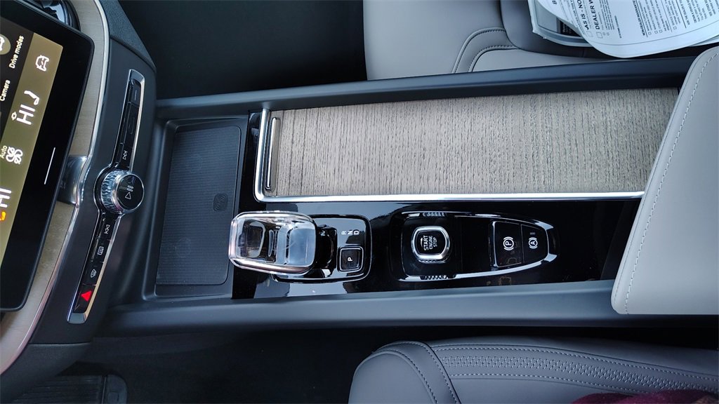 New 2026 Volvo XC60 B5 Plus w/ Climate Package image 21