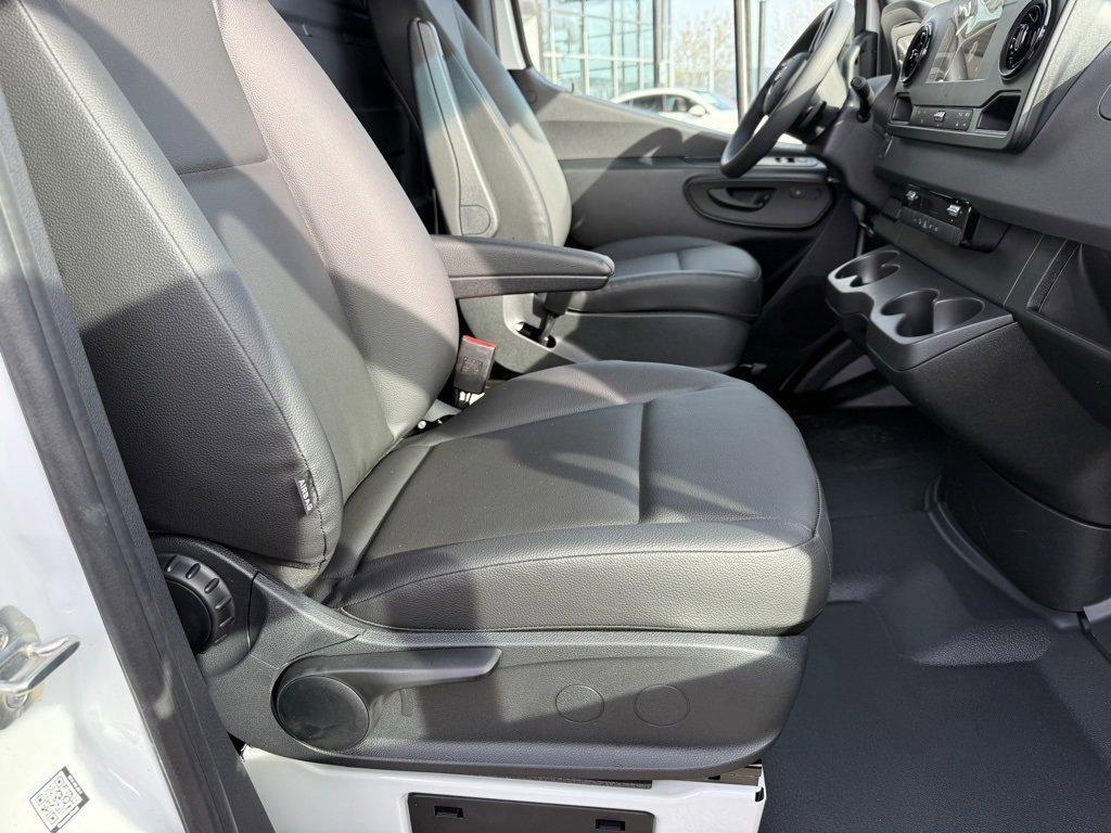 Used 2024 Mercedes-Benz Sprinter 3500 image 16