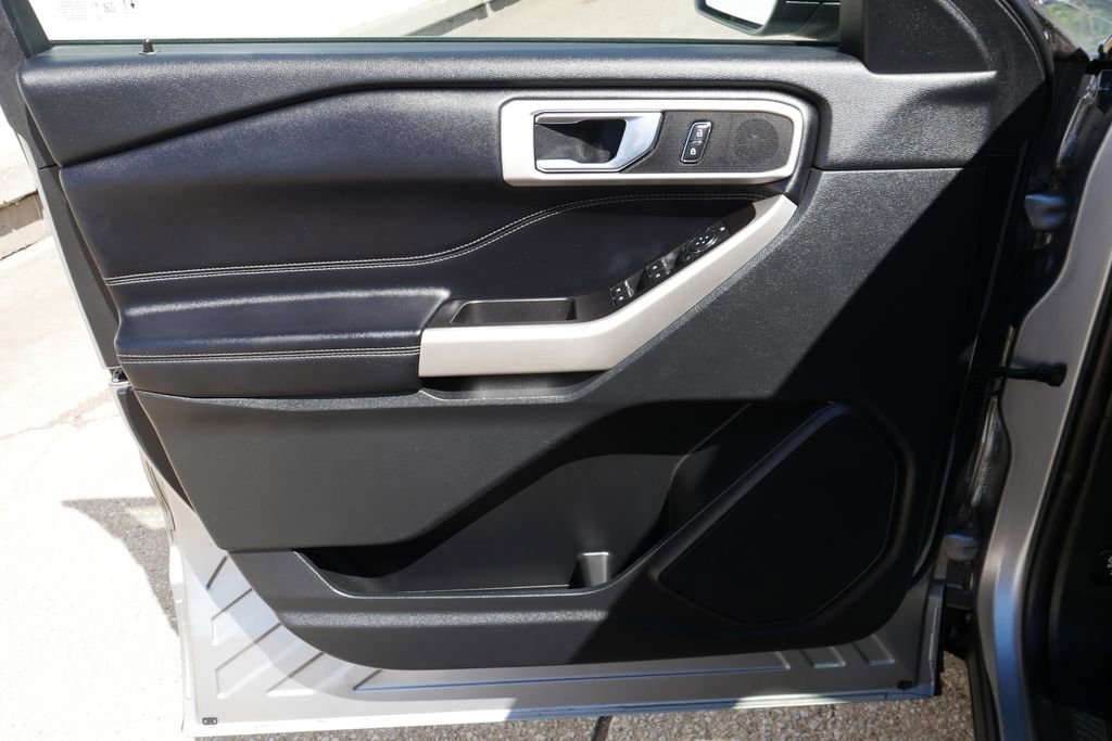 Used 2021 Ford Explorer XLT w/ Equipment Group 202A AWD/4WD image 33