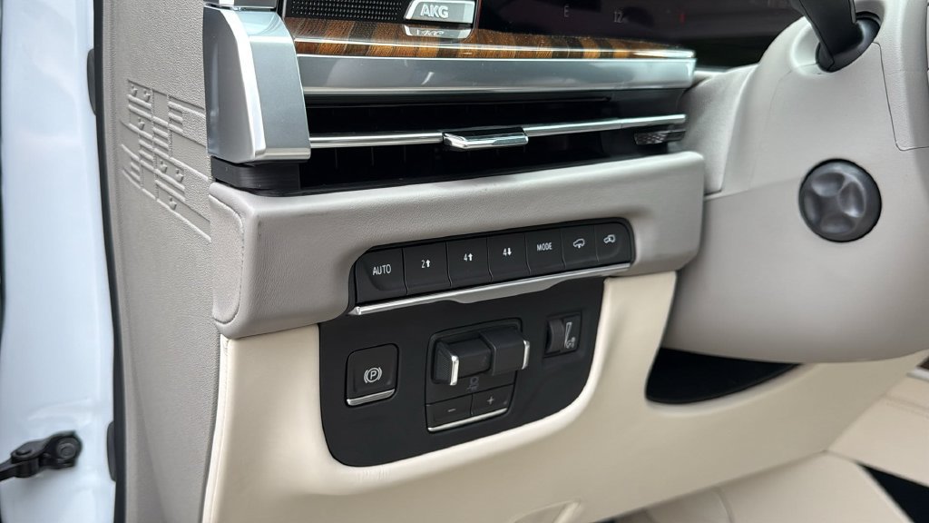 New 2026 Cadillac Escalade Platinum Sport w/ LPO, Floor Liner Package AWD/4WD image 13