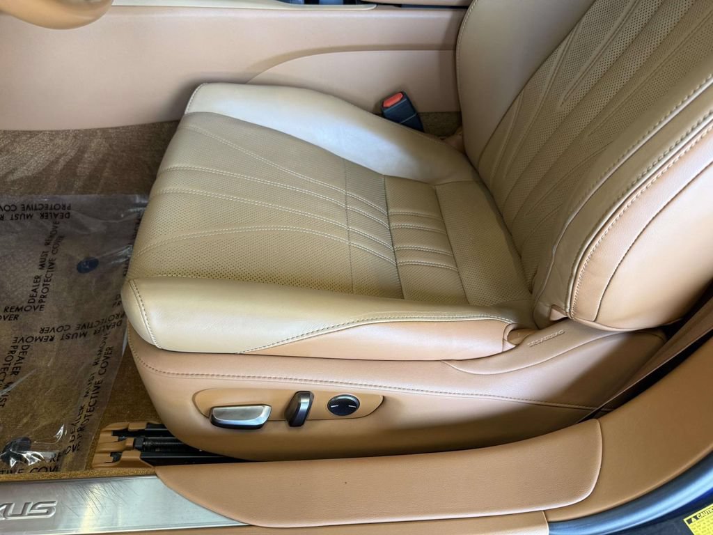 Used 2018 Lexus LC 500 Coupe w/ Touring Package RWD image 3