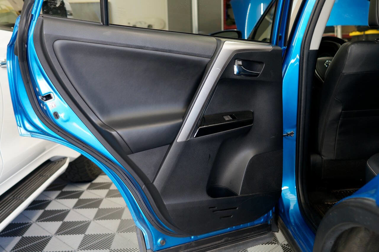 Used 2018 Toyota RAV4 Limited w/ Advanced Technology Package image 21