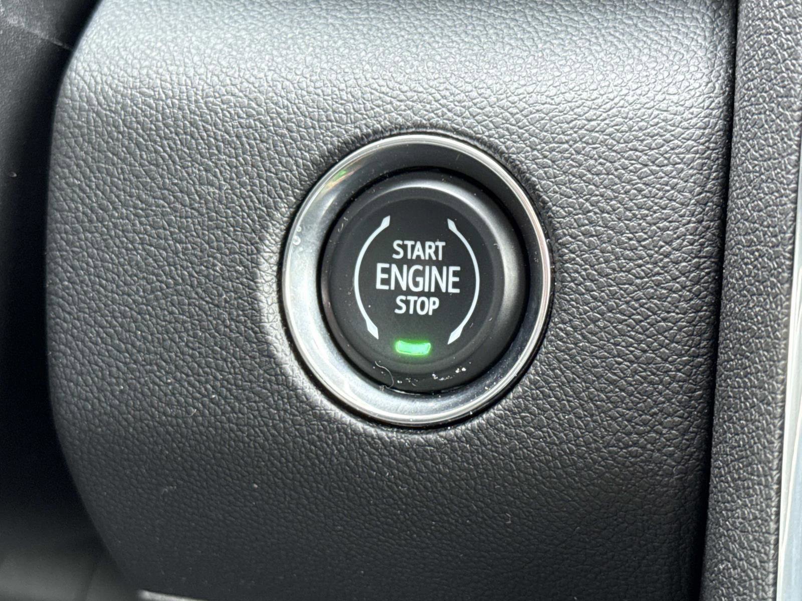 Used 2025 GMC Acadia Elevation image 13