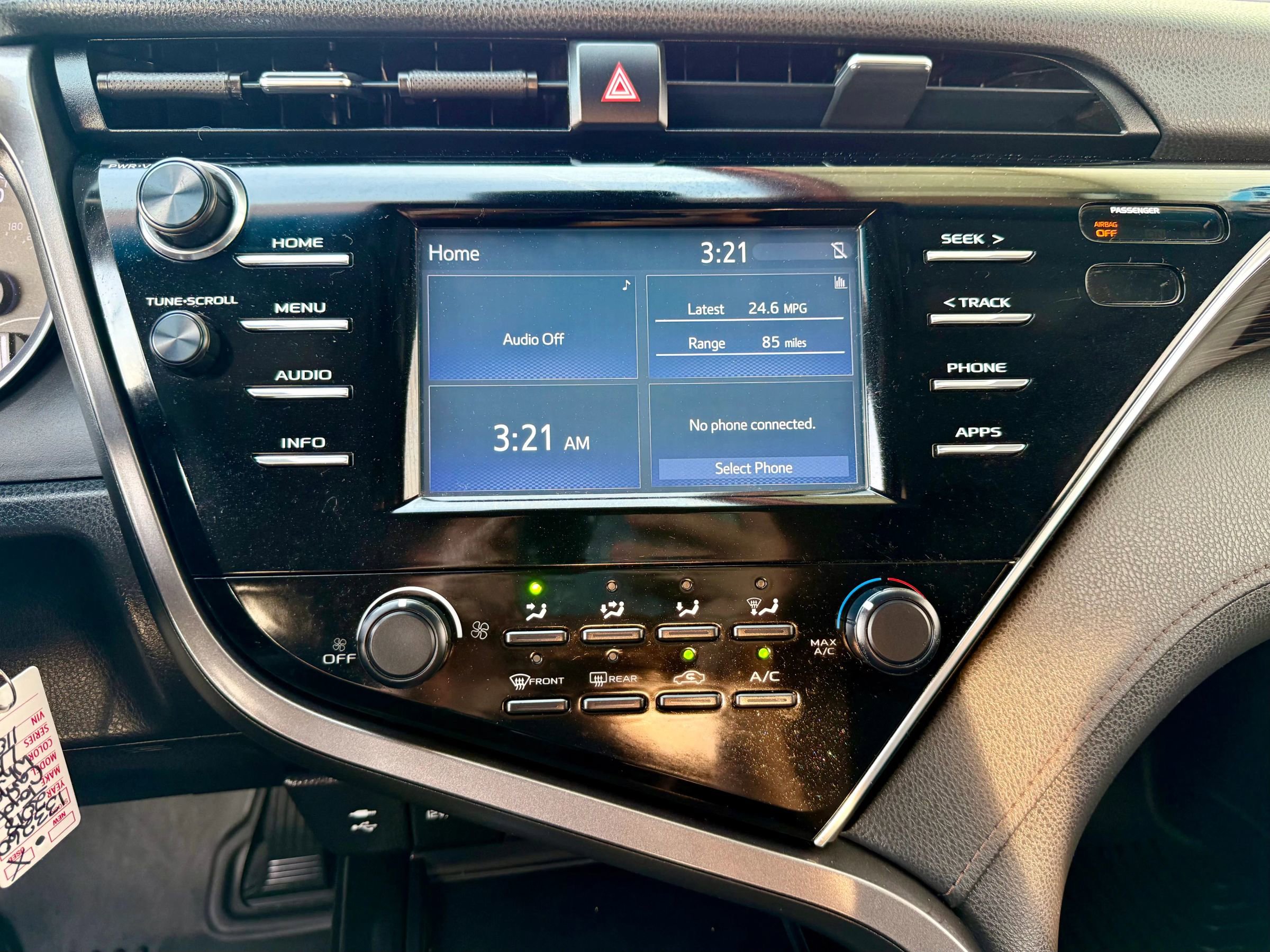 Used 2018 Toyota Camry LE FWD image 25
