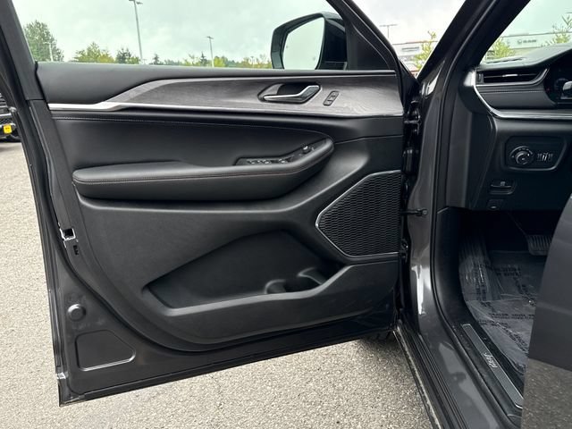New 2025 Jeep Grand Cherokee L Overland AWD/4WD image 16