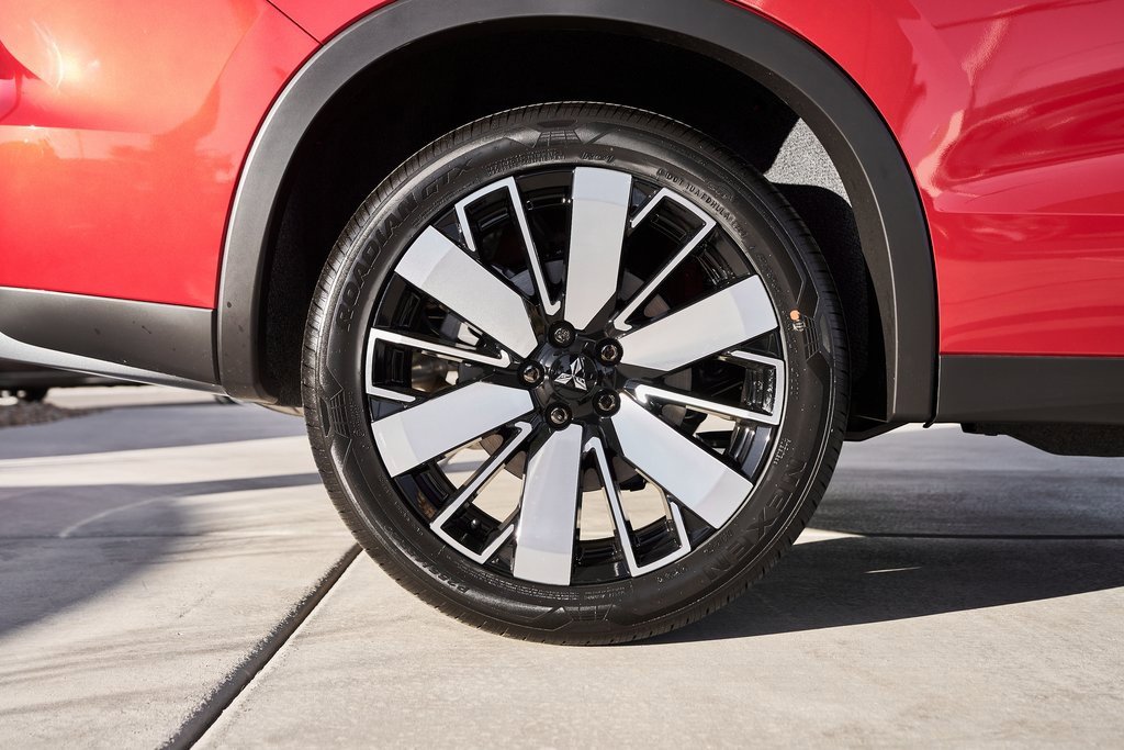 New 2025 Mitsubishi Outlander SE image 9