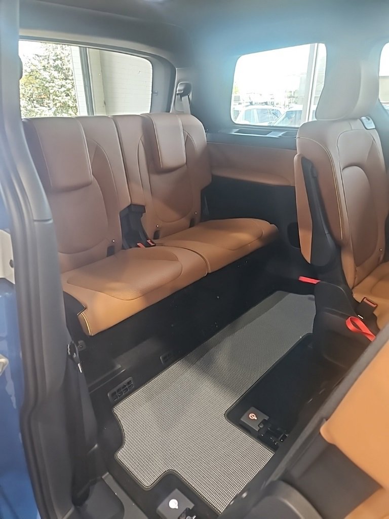 New 2025 Volkswagen ID. Buzz Pro S Plus image 18