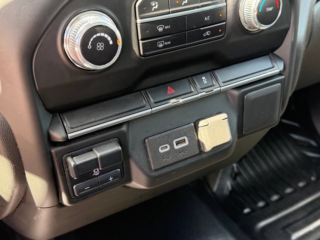 Used 2022 GMC Sierra 3500 Pro AWD/4WD image 22