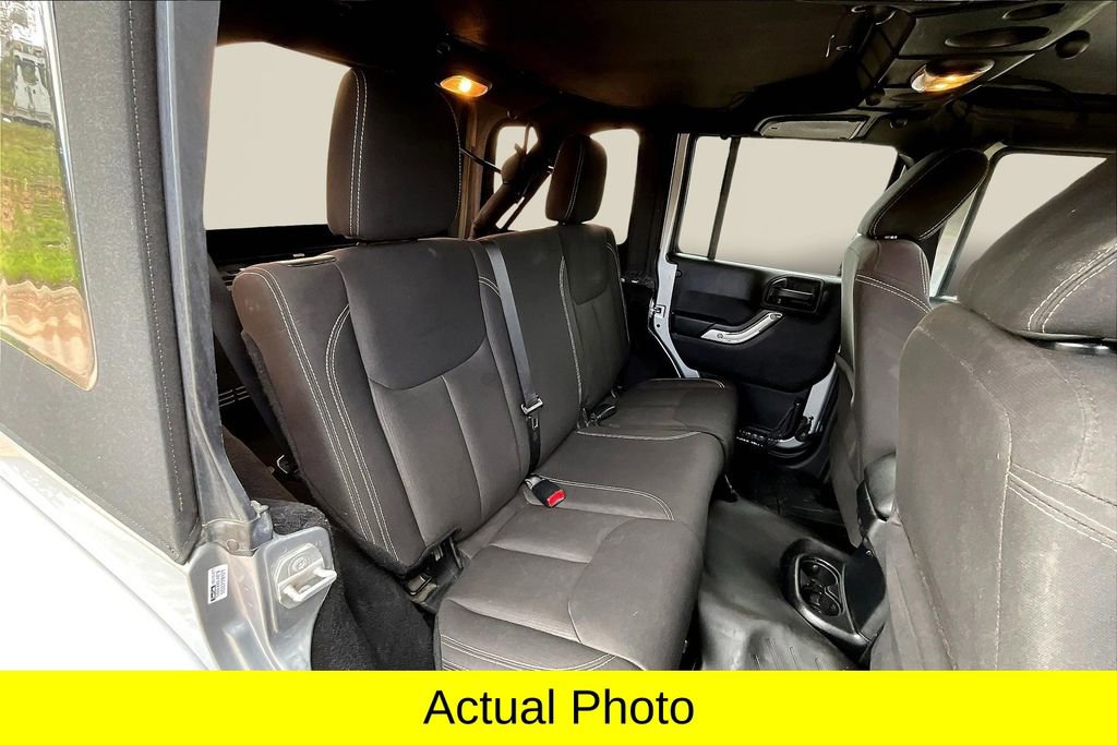 Used 2016 Jeep Wrangler Unlimited Sahara w/ Connectivity Group image 28