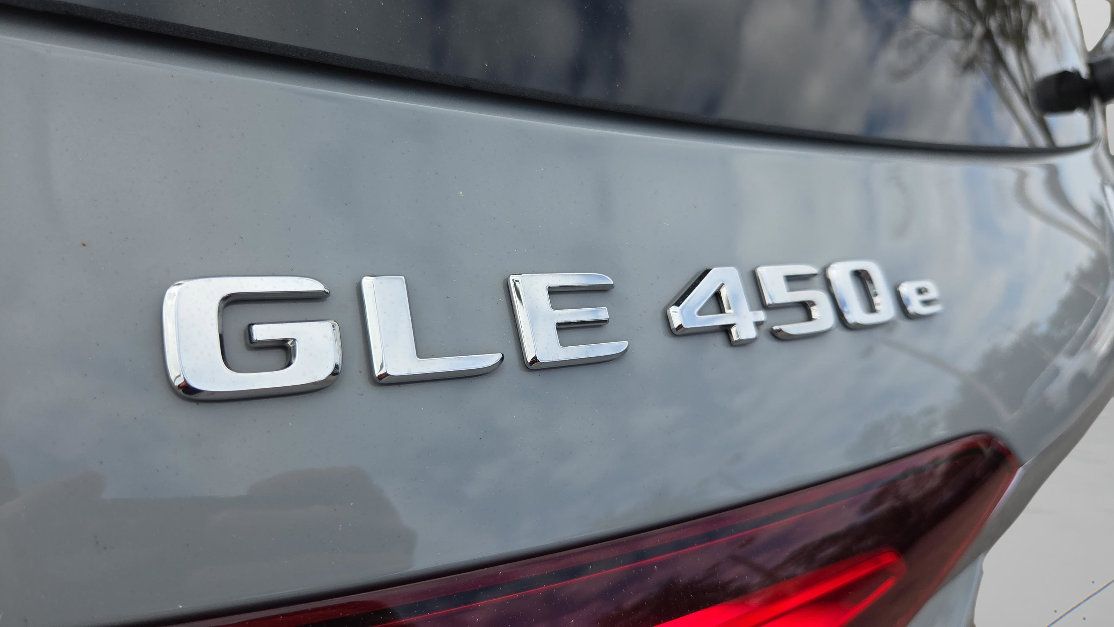 Used 2025 Mercedes-Benz GLE 450e 4MATIC w/ Winter Package image 35