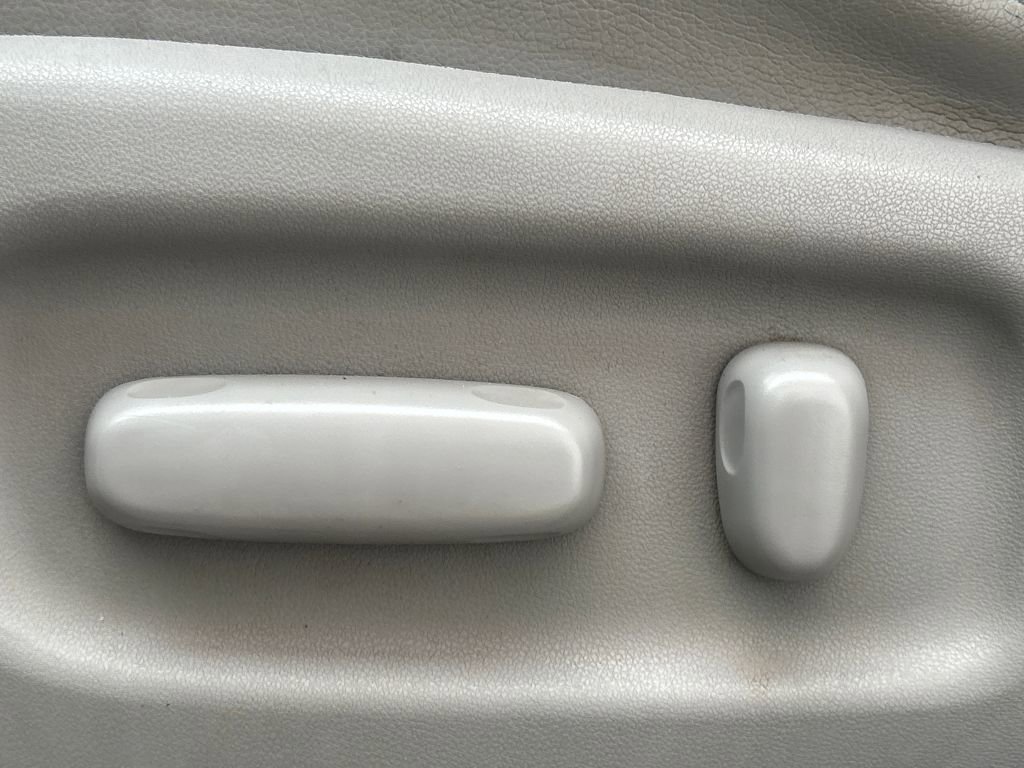 Used 2010 Toyota Highlander SE image 9