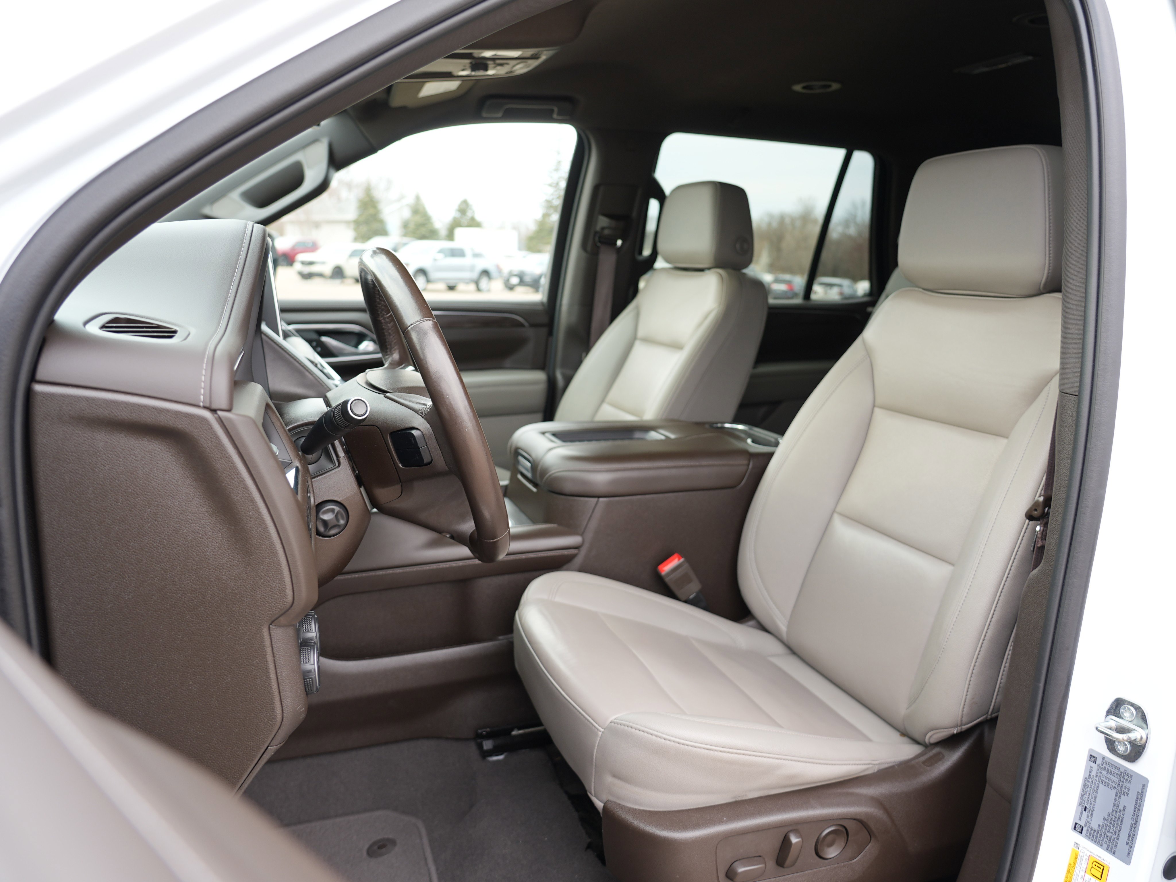 Used 2022 Chevrolet Tahoe LT w/ Luxury Package AWD/4WD image 16