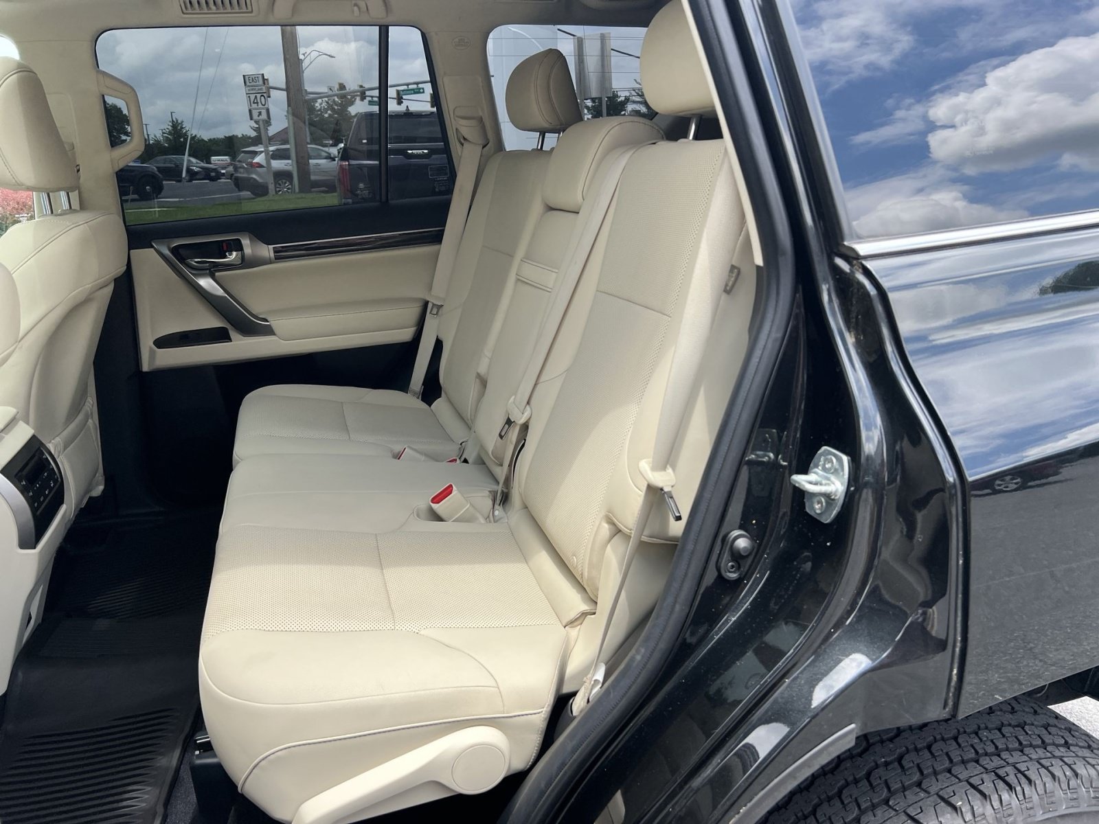 Used 2023 Lexus GX 460 Premium w/ Premium Package AWD/4WD image 25