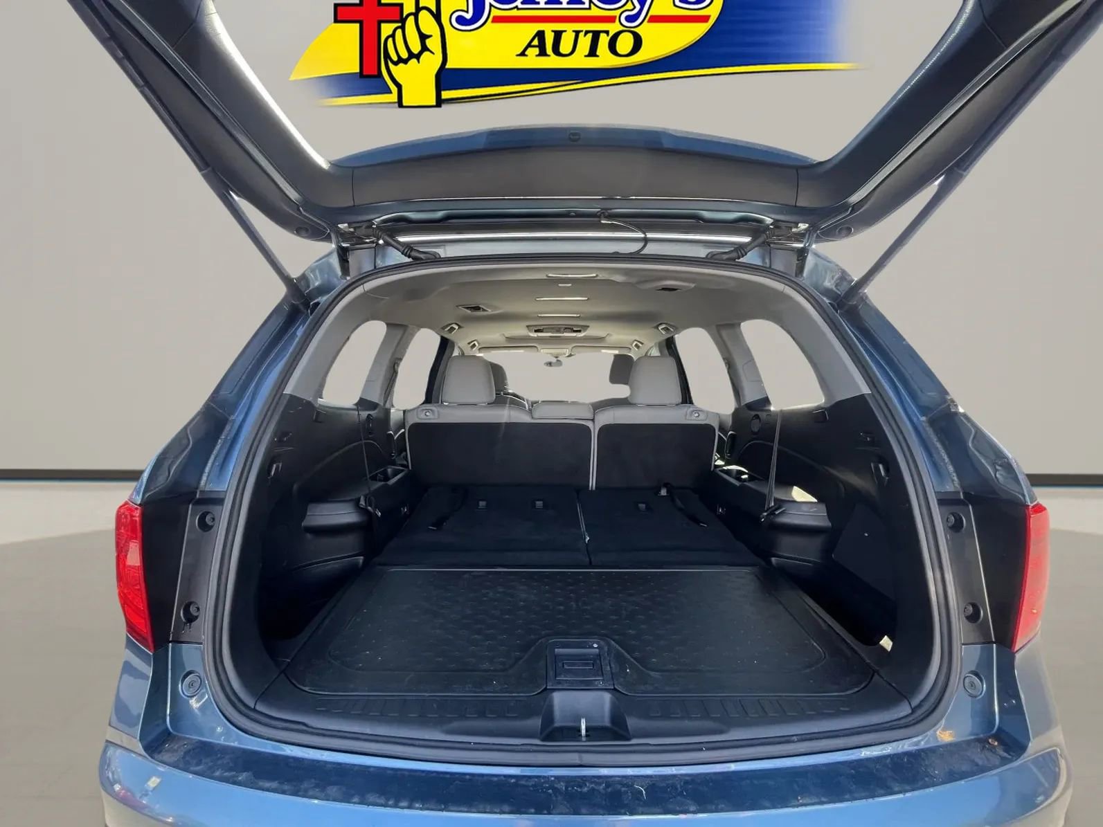 Used 2017 Honda Pilot Touring image 6