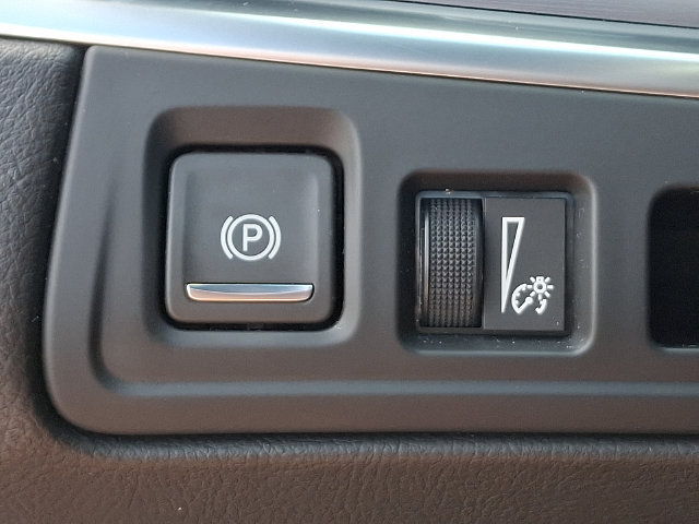 Certified 2025 Cadillac XT5 Luxury w/ LPO, Floor Liner Package AWD/4WD image 21