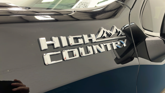 Used 2022 Chevrolet Silverado 1500 High Country w/ High Country Premium Package AWD/4WD image 45