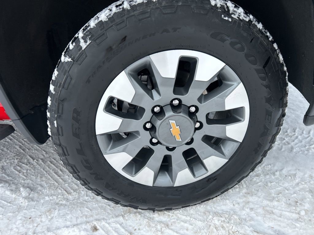 Used 2024 Chevrolet Silverado 2500 Custom w/ Custom Value Package image 9