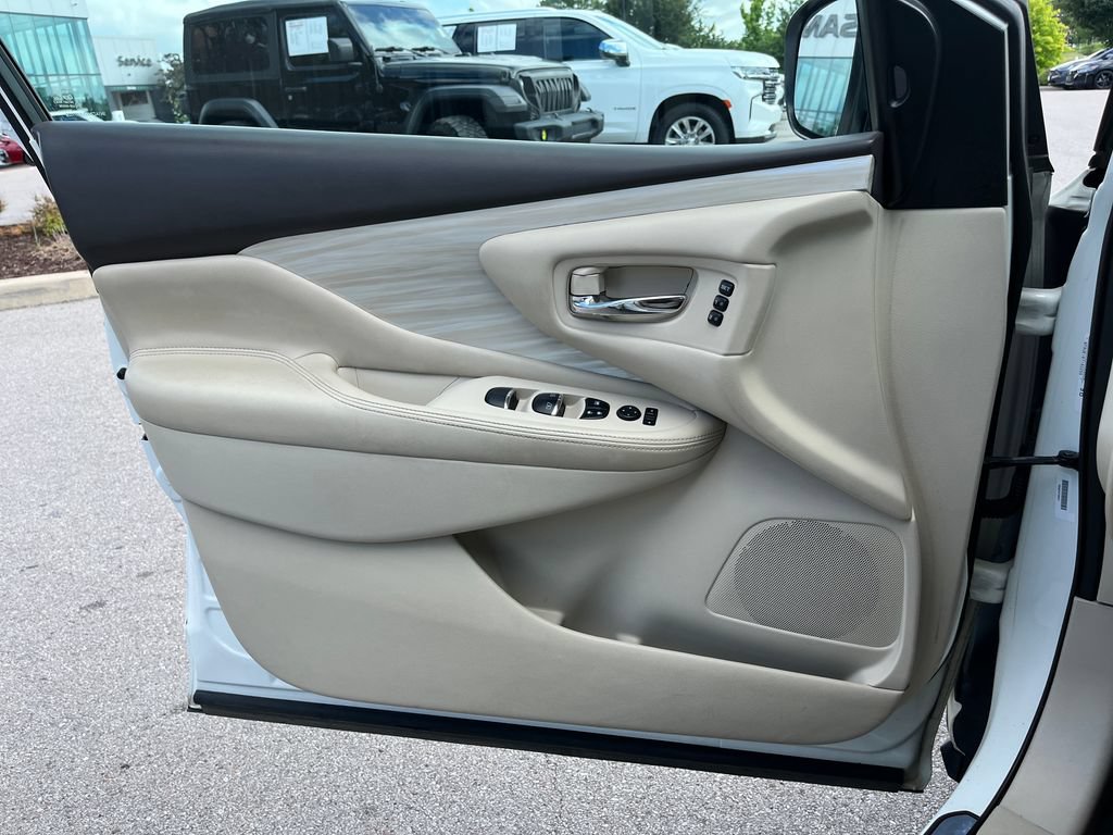 Used 2018 Nissan Murano Platinum w/ Cargo Package FWD image 10