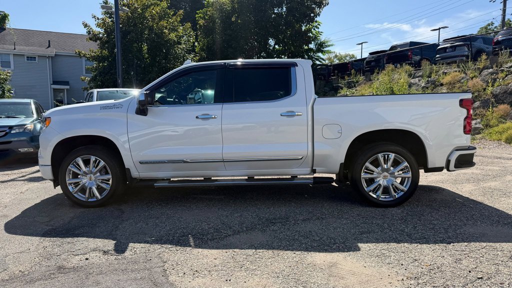 Used 2023 Chevrolet Silverado 1500 High Country w/ High Country Premium Package AWD/4WD image 3