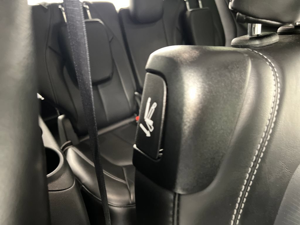 Used 2025 Chrysler Pacifica Select FWD image 30