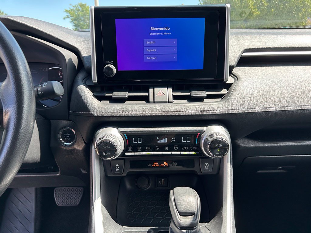 Used 2025 Toyota RAV4 XLE AWD/4WD image 17