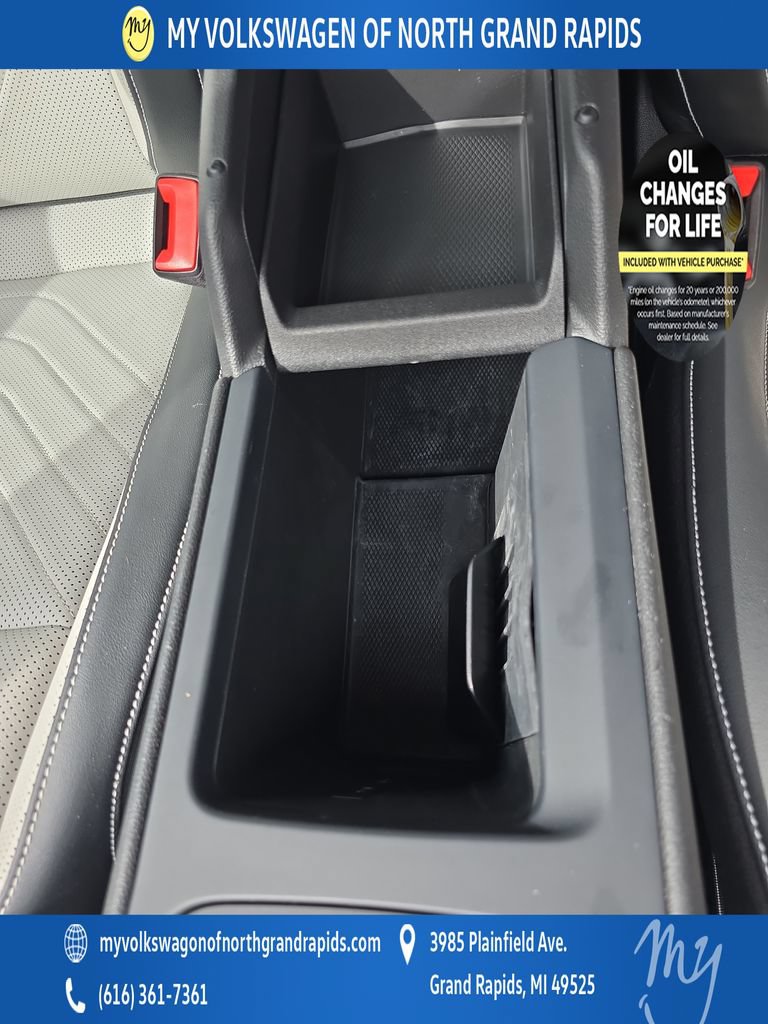 Used 2025 Volkswagen Tiguan SE AWD/4WD image 43
