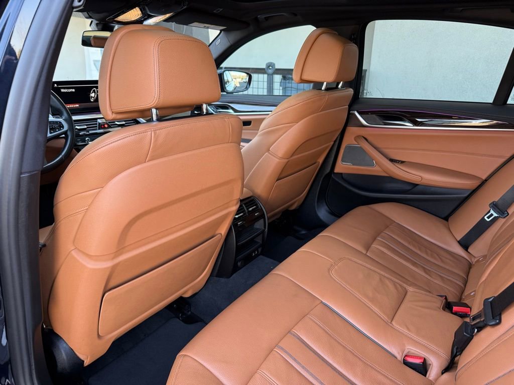 Used 2022 BMW M550i xDrive w/ Premium Package image 25