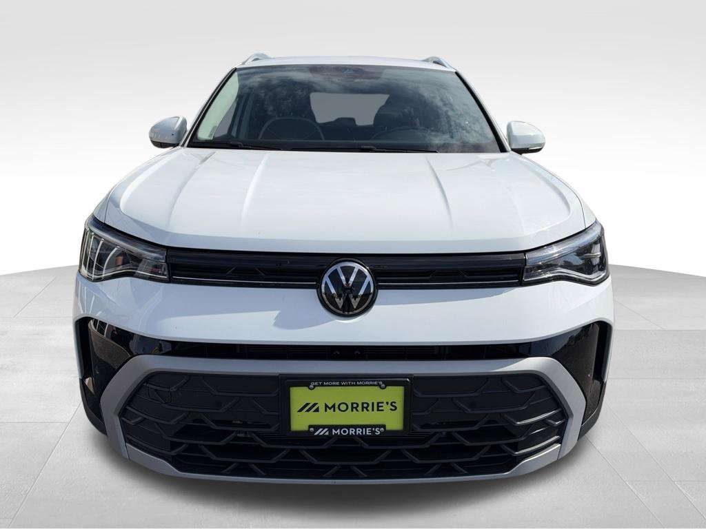 Used 2025 Volkswagen Taos SE AWD/4WD image 3
