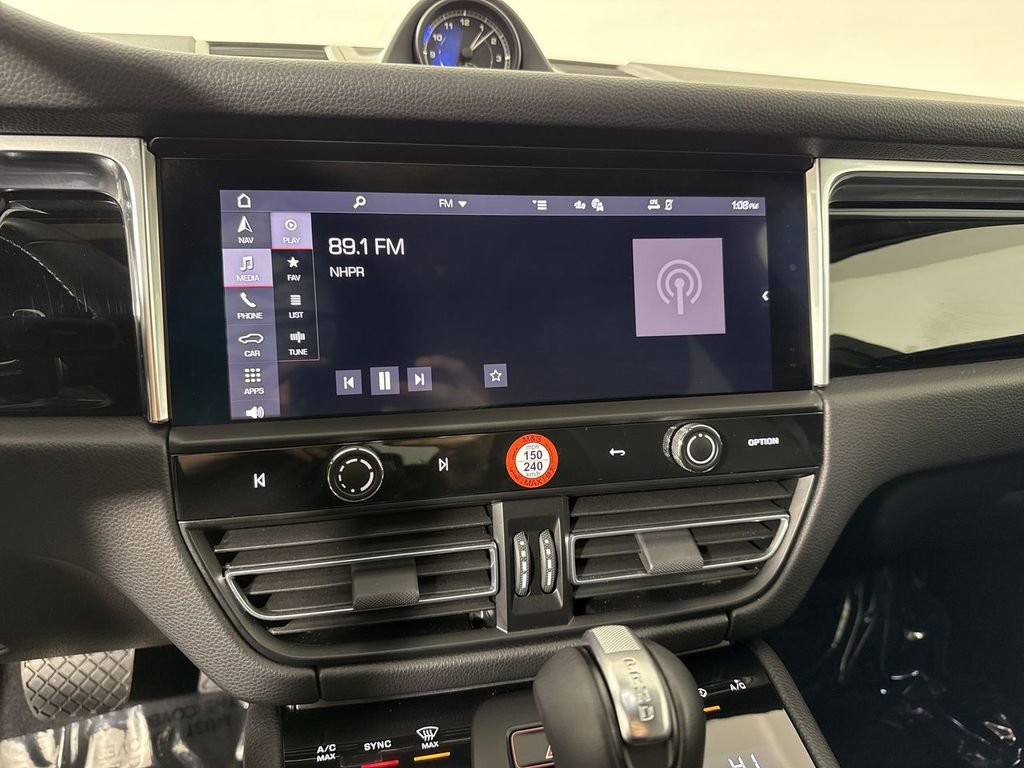 Certified 2025 Porsche Macan image 28