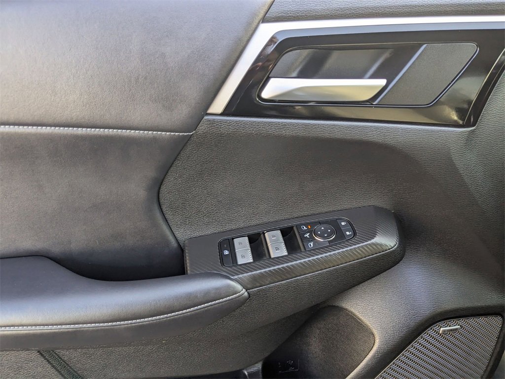 Used 2025 Mitsubishi Outlander SE image 14