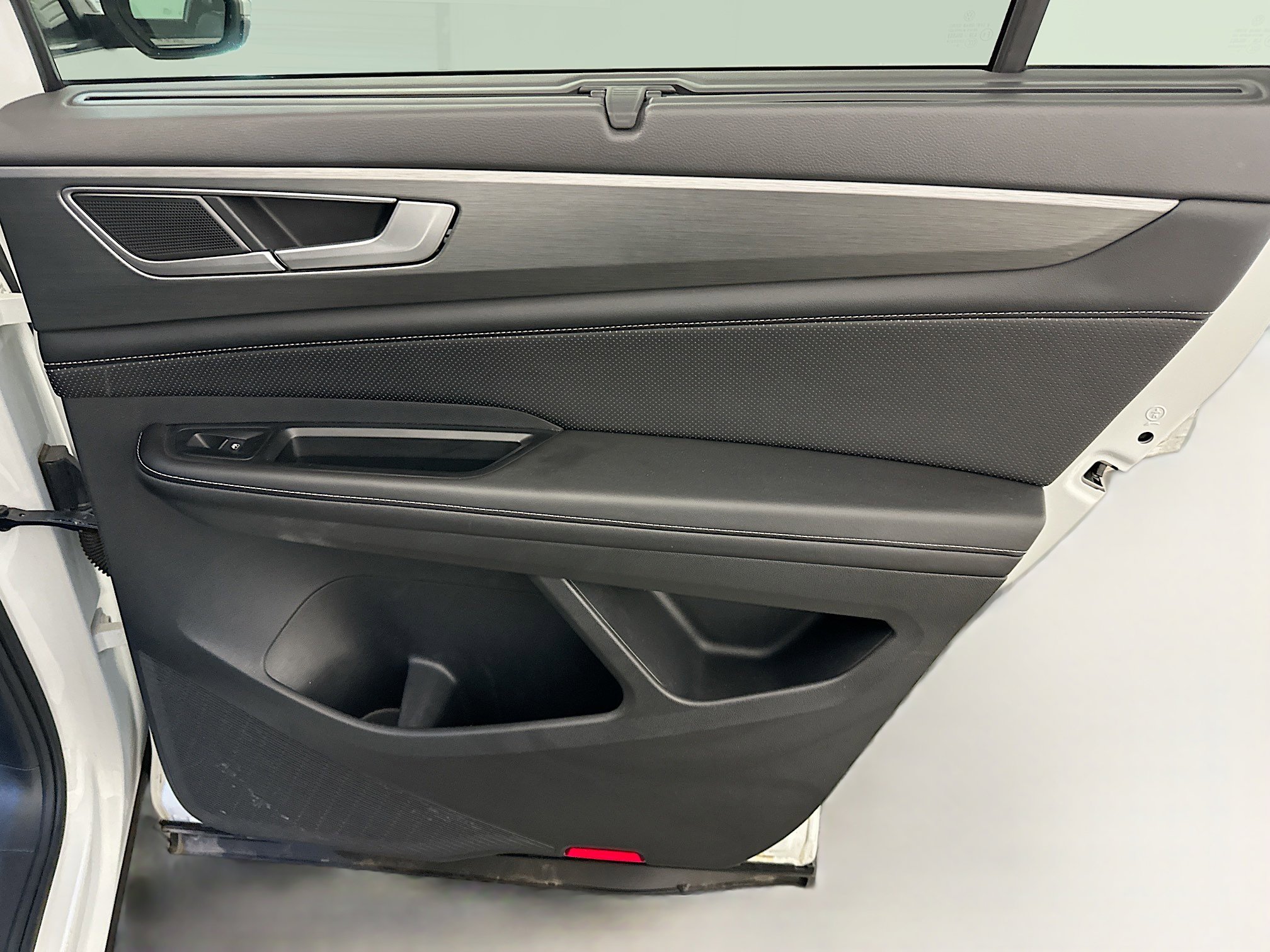 Used 2024 Volkswagen Atlas Cross Sport SE image 32