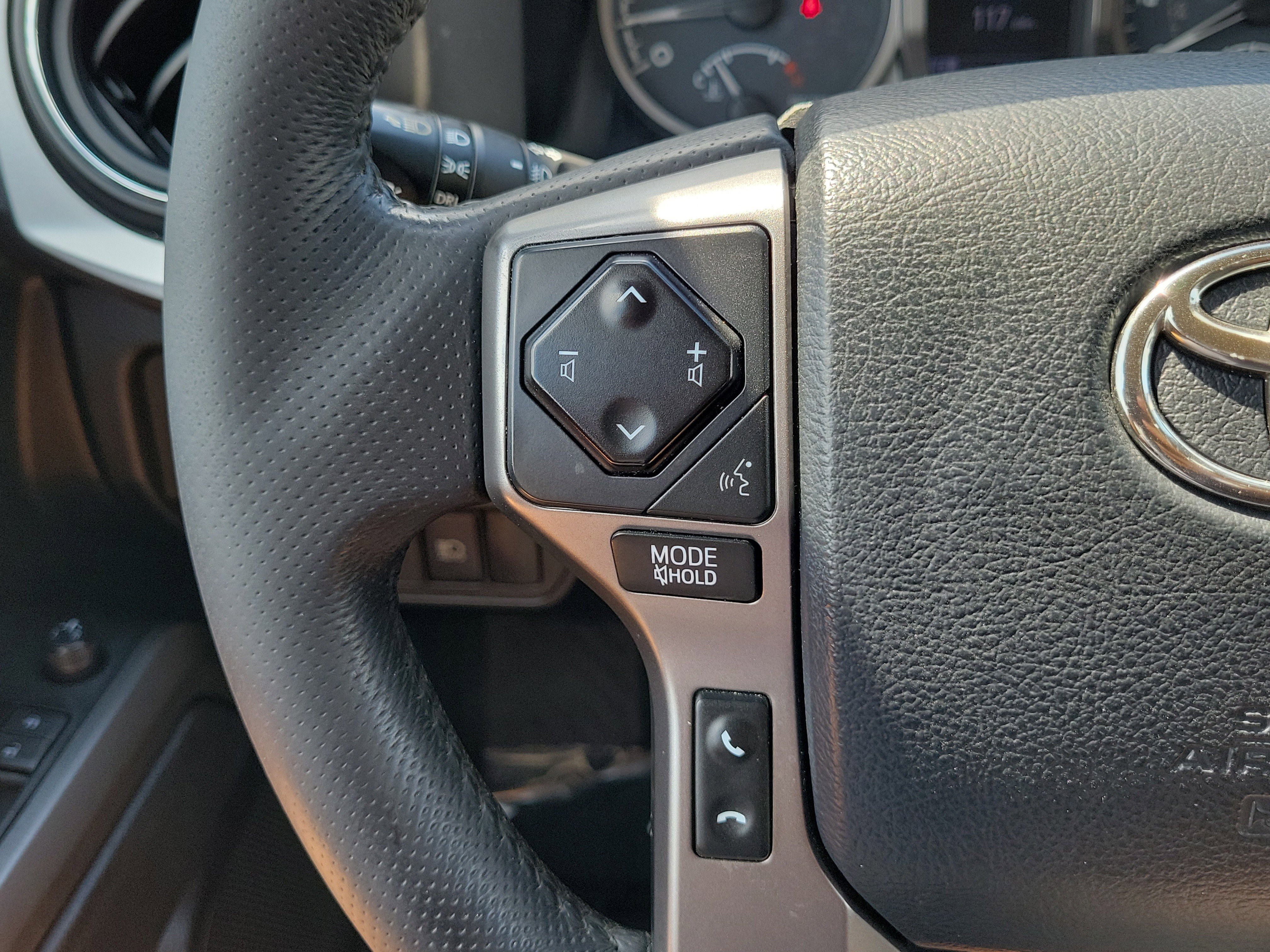 Used 2019 Toyota Tacoma SR5 AWD/4WD image 25